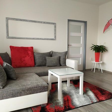 Byt Puskinova Apartamento Hradec Králové Exterior foto