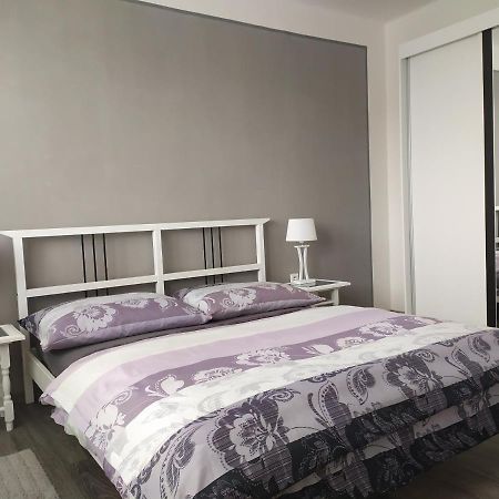 Byt Puskinova Apartamento Hradec Králové Exterior foto