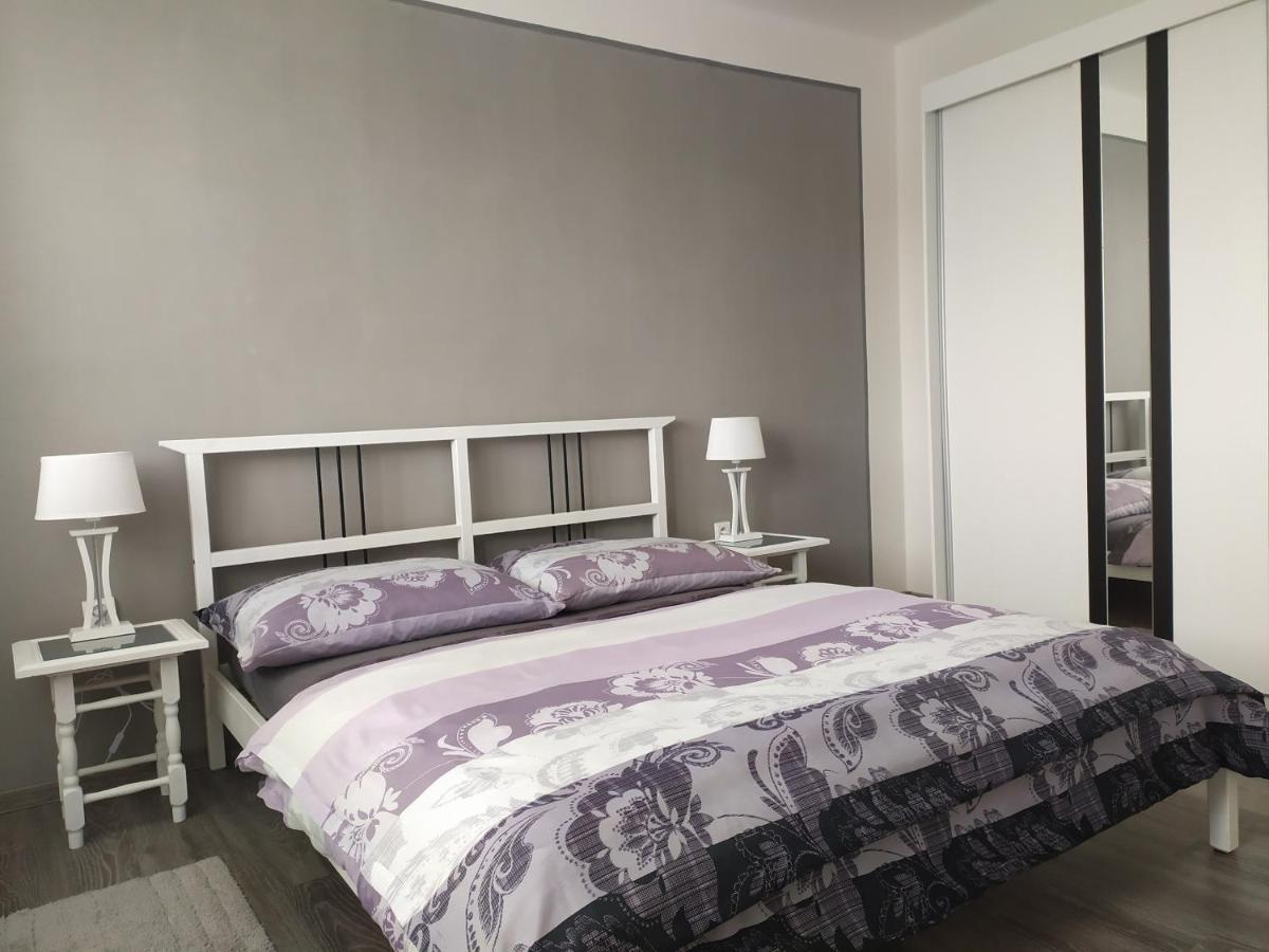 Byt Puskinova Apartamento Hradec Králové Exterior foto