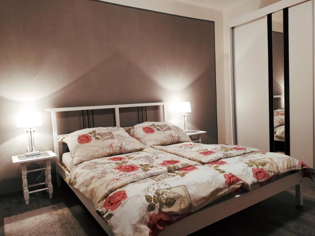 Byt Puskinova Apartamento Hradec Králové Exterior foto